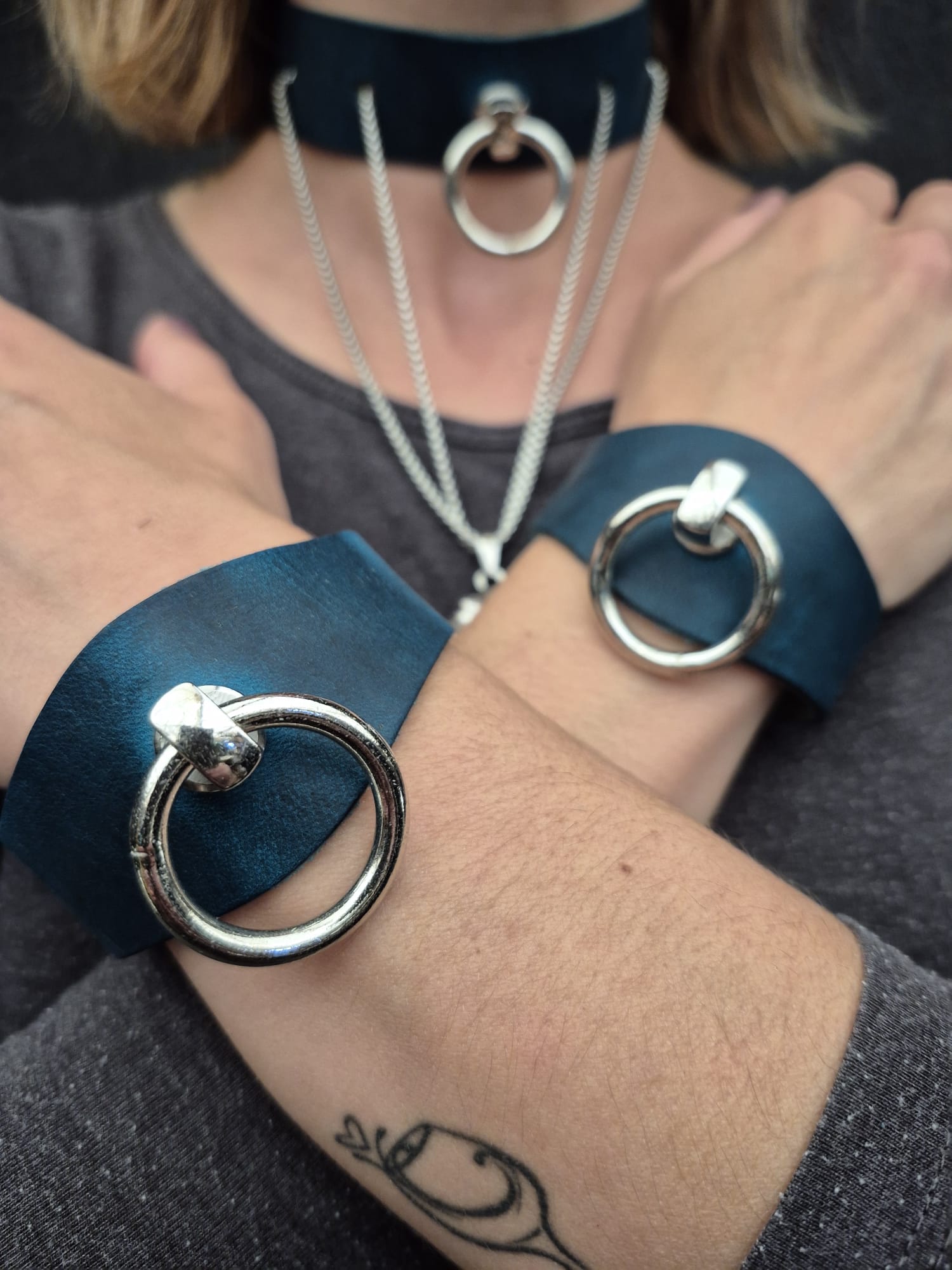2 Armbänder mit O Ring aus Leder "Turquoise Lady"